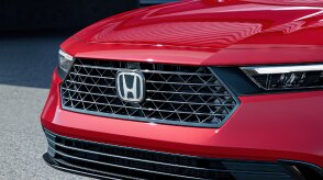 Closeup of front grille on a red Accord. 