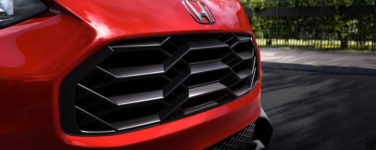 Gros plan de la calandre sur un HR-V rouge.