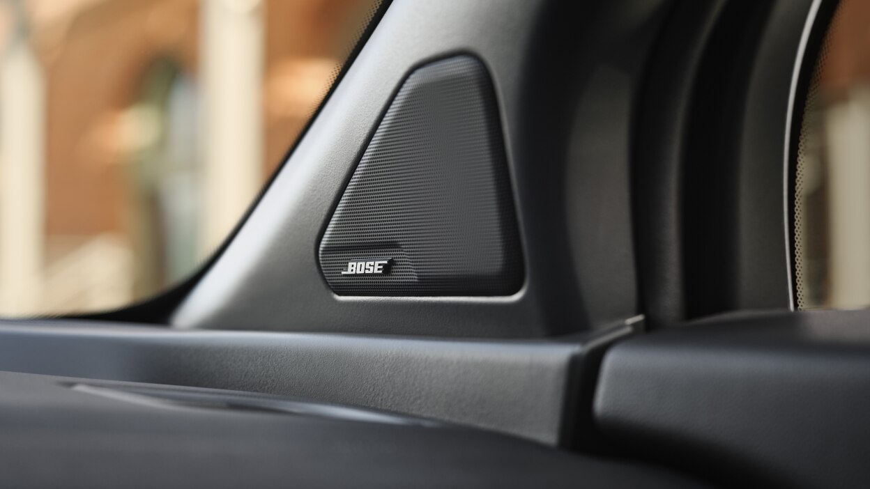 Gros plan du haut-parleur avec logo BOSE.
