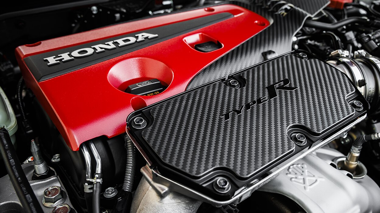 Très gros plan du moteur d’une Type R.
